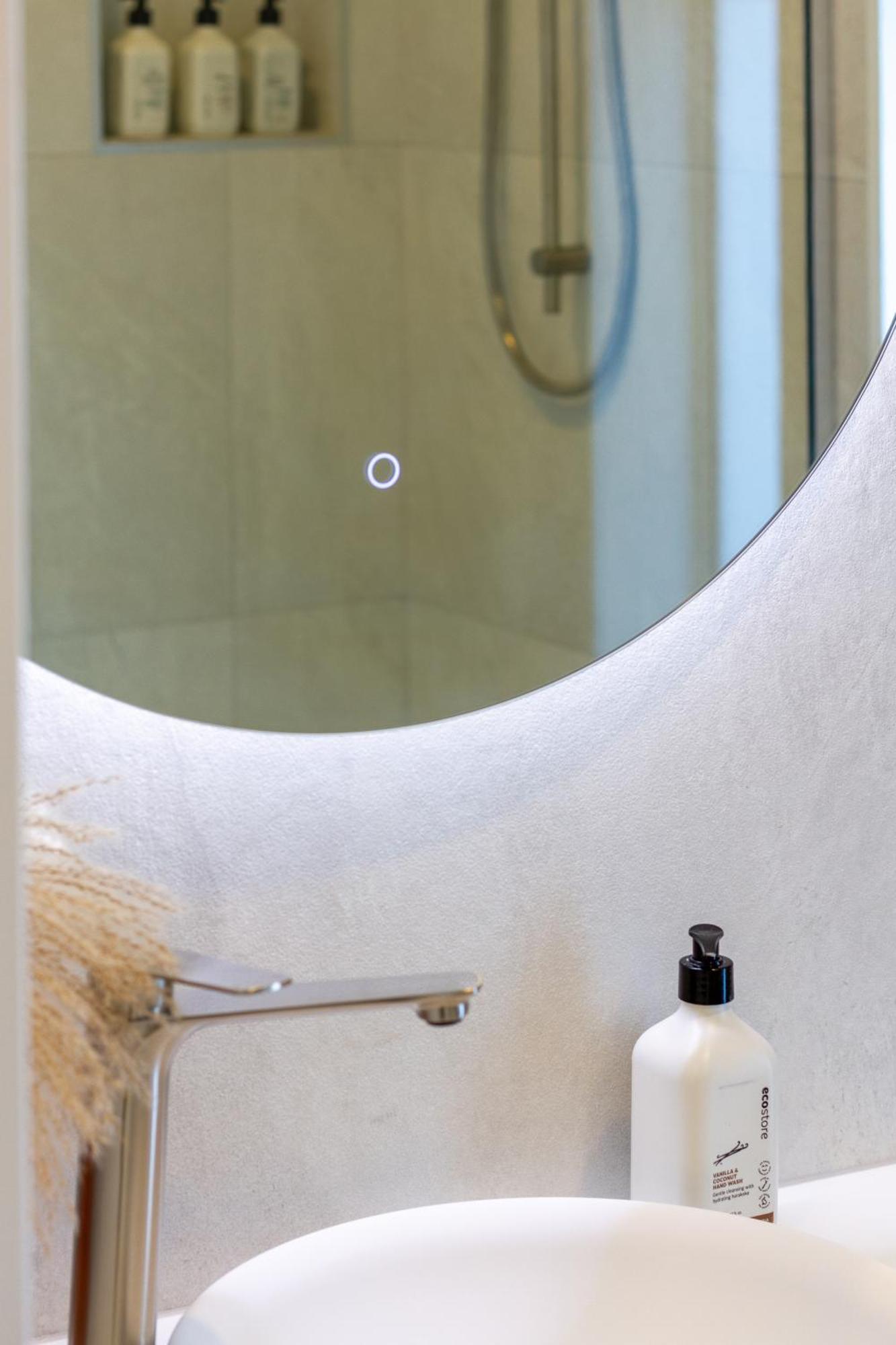 Luxury Beachside Living Elegant 3-Bedroom Haven كريستتشيرش المظهر الخارجي الصورة